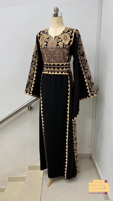 اسود تطريز ذهبي