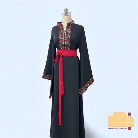 أسود تطريز أحمر