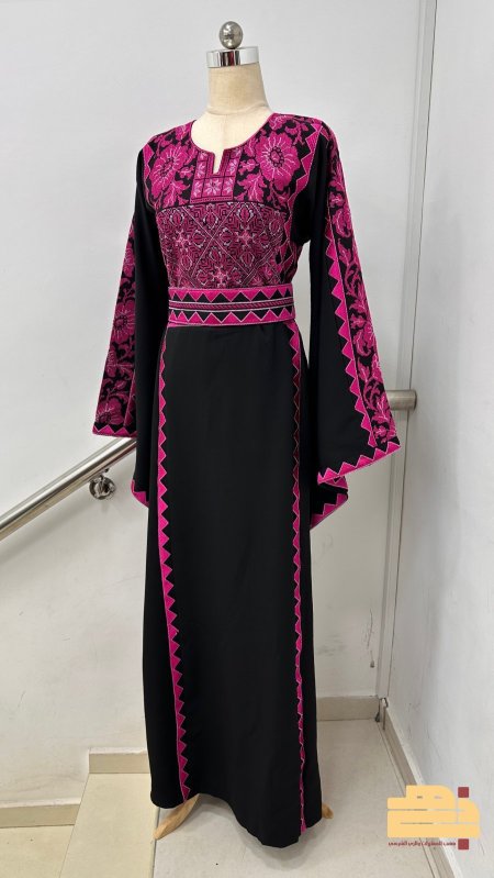 اسود تطريز فوشي