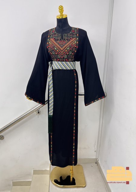 اسود تطريز زيتي