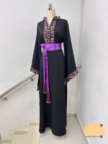 أسود تطريز بنفسجي