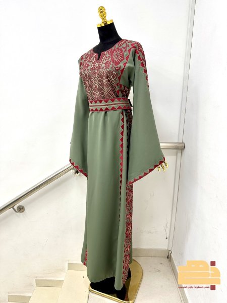 اخضر زيتي تطريز احمر