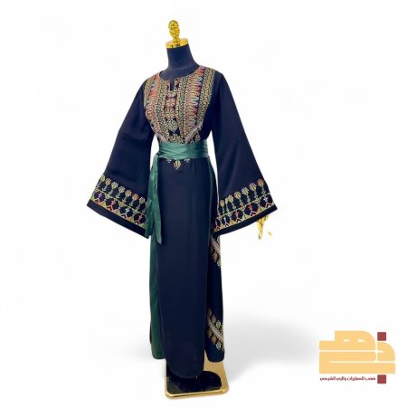 اسود تطريز زيتي