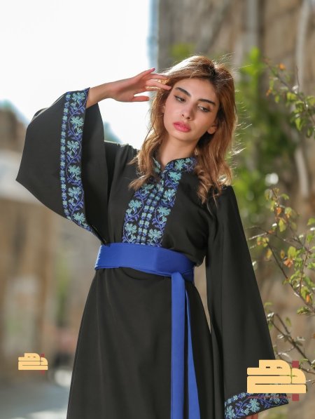أسود تطريز نيلي