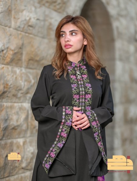 أسود تطريز بنفسجي
