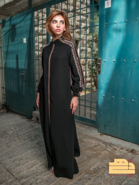 أسود
